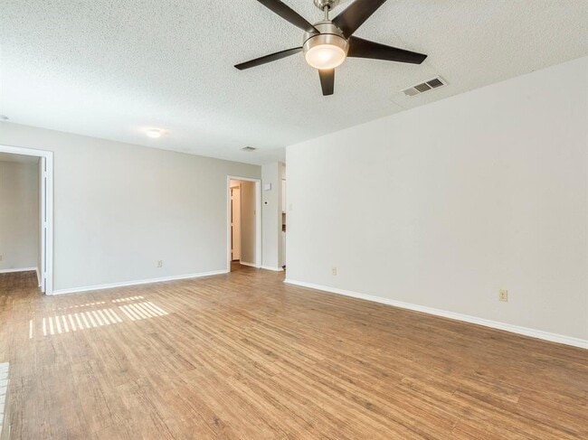 Building Photo - 1110 Hyridge St