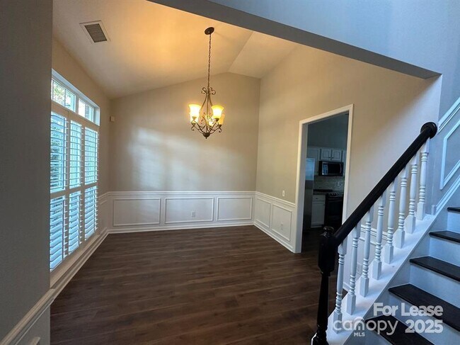 Building Photo - 8712 Fieldcroft Dr