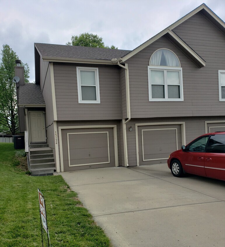 15124 Kelly Dr, Smithville, MO 64089 Townhome Rentals in Smithville