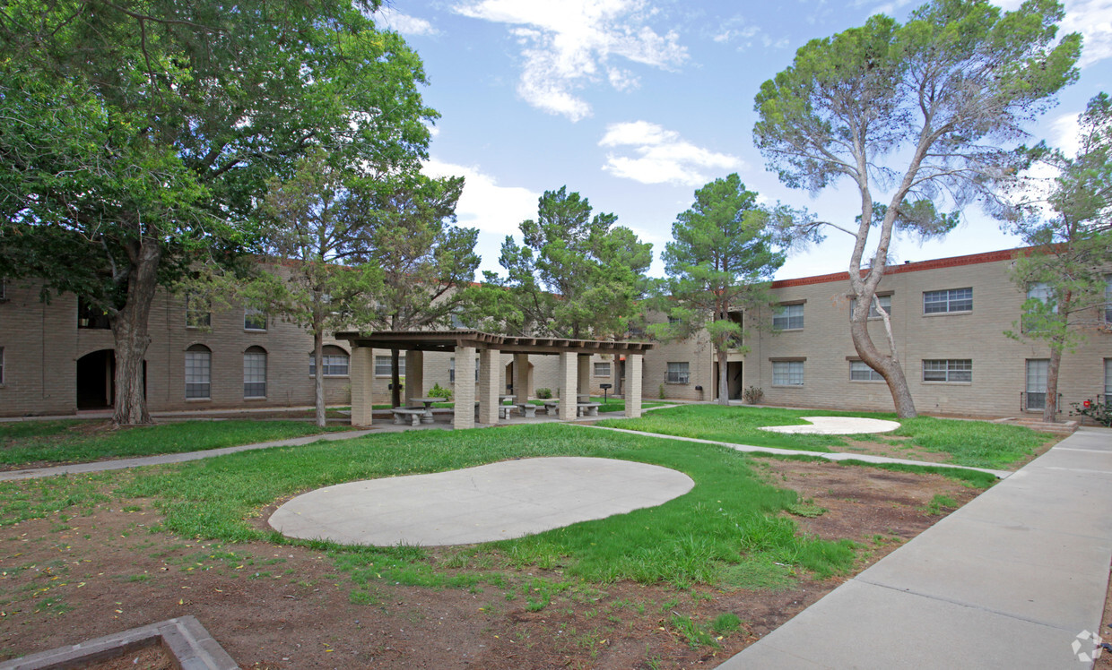 Patio - Vista Sierra Apartment Homes