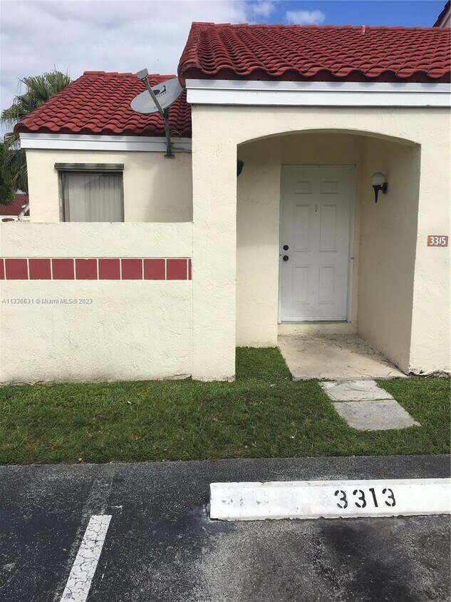 3315 San Remo Cir, Homestead, FL 33035 Townhome Rentals in Homestead