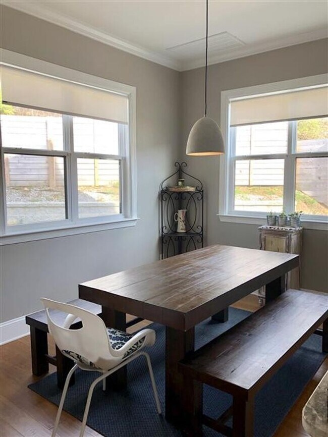 Foto del edificio - Extremely well maintained 3-bedroom, 2.5-bath home located in the highly desirable Woodlands comm...