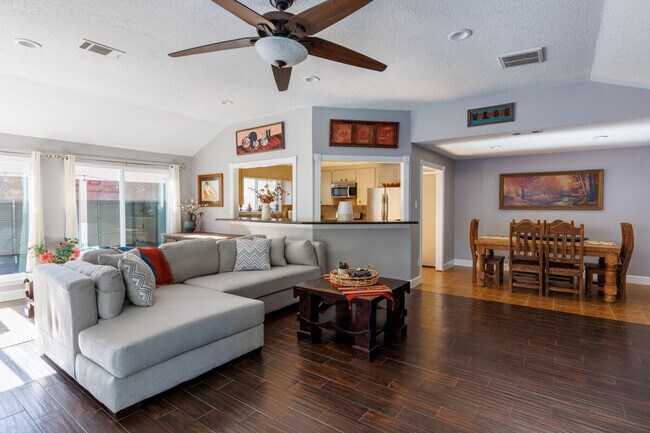 Foto del edificio - 15818 Val Vista Dr