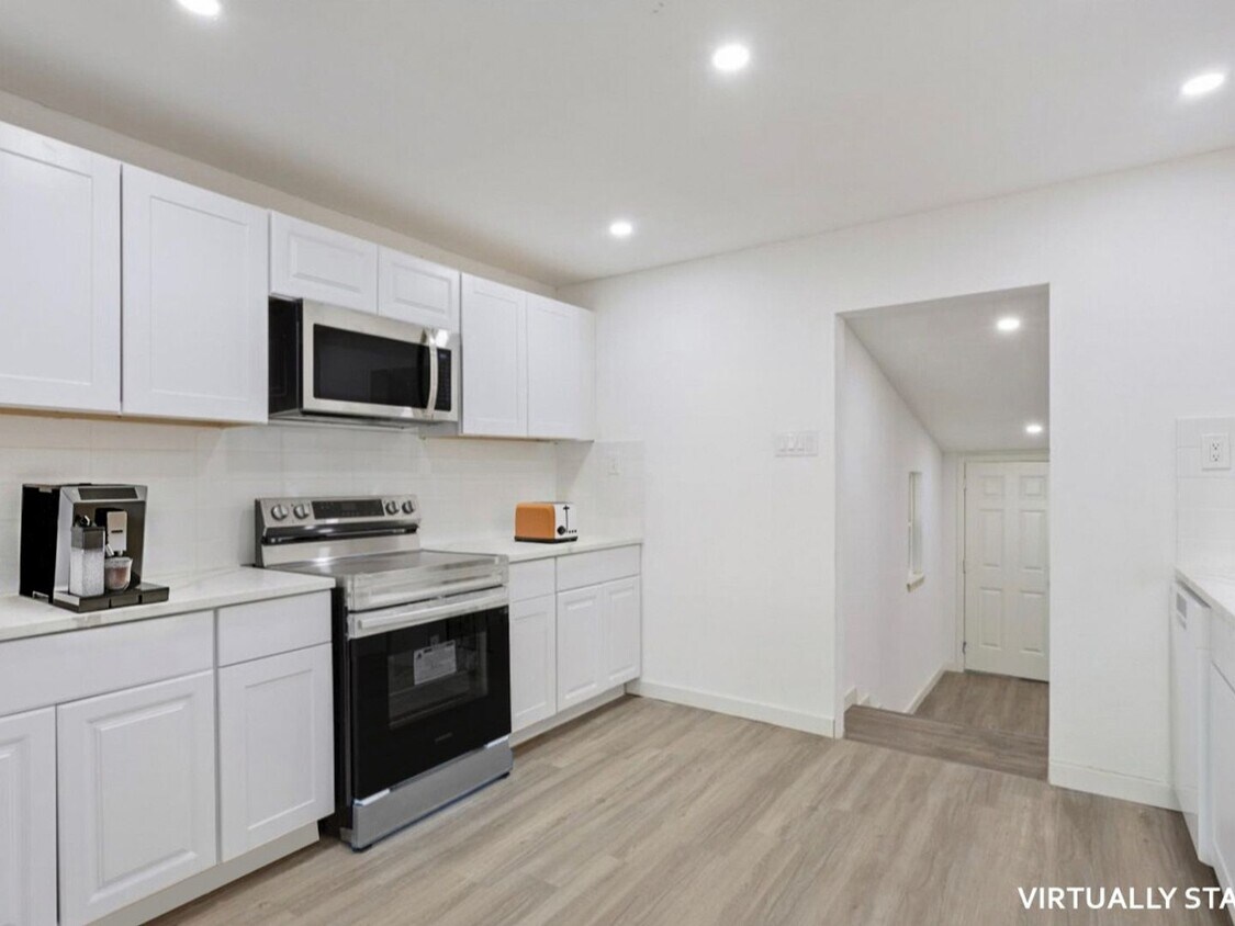 Primary Photo - 3 Bedroom Single Family Home in Clifton