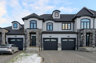 Building Photo - 252 Doan Dr