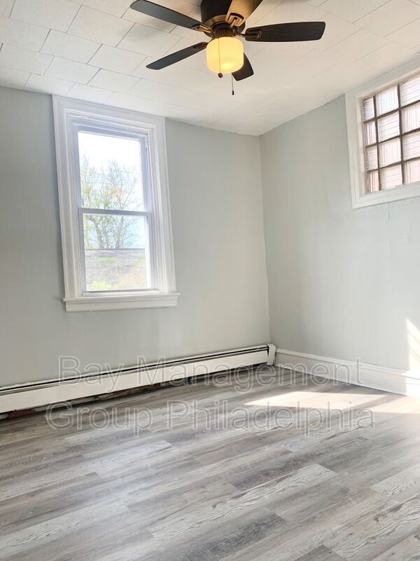 Foto del edificio - 1702 Wagner Ave