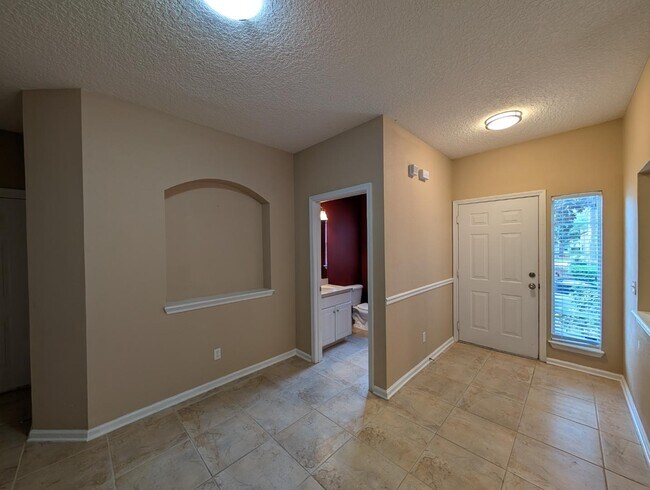 Foto del edificio - 1736 Forest Lake Cir W
