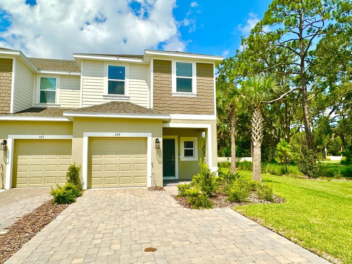 Primary Photo - Freshly completed 3Bedrooms/2.5Baths End-U...