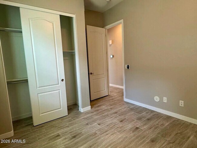 Foto del edificio - 1433 E Lovebird Ln