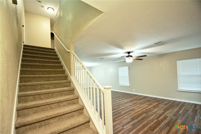Building Photo - 744 Pinehurst Dr