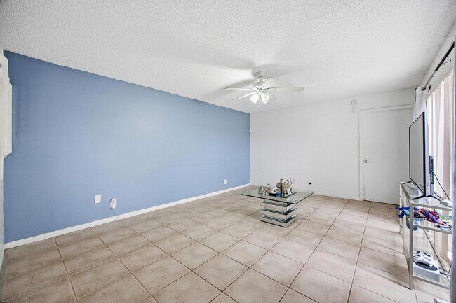 Foto del edificio - 4102 Waterview Cir