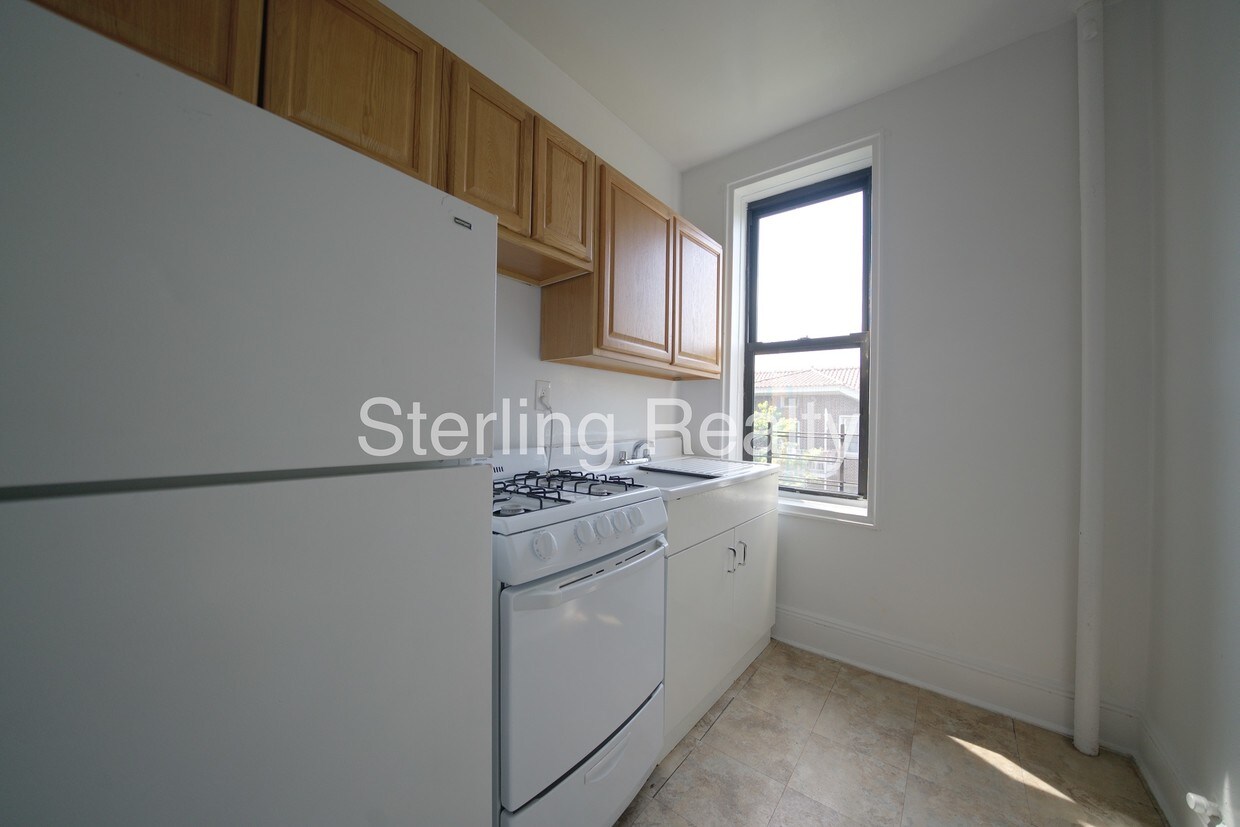 Primary Photo - 25-65 32nd St