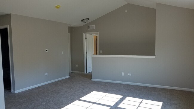 Foto del edificio - Emery Oak-2Br/2Ba Rental Home-Second Floor