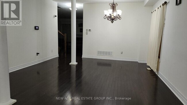 Photo du bâtiment - 80 Tatra Crescent