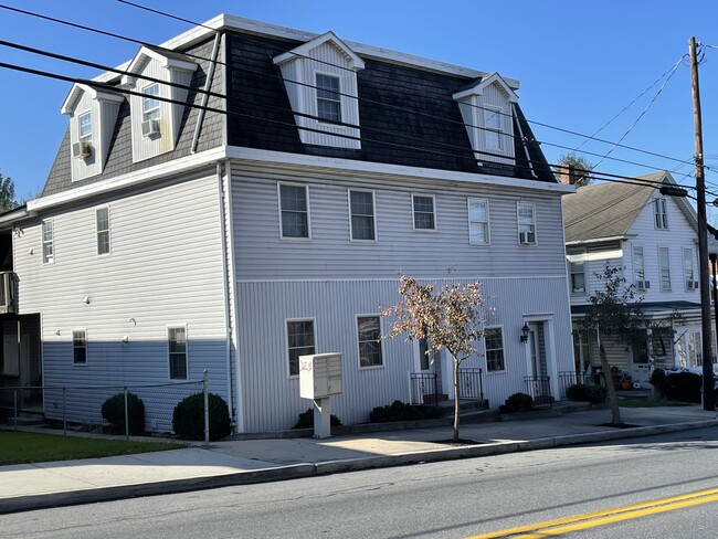 Front of House V1 - 426 W Main St