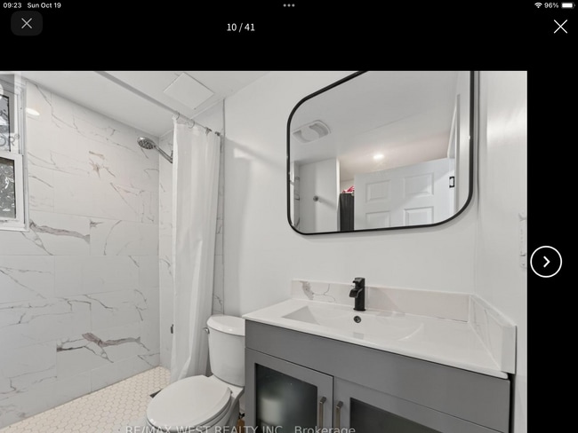 Building Photo - 35 Kingscourt Av