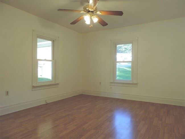 Foto del edificio - Cute 2/1 Cottage in Fleetwood with Office Space Upstairs