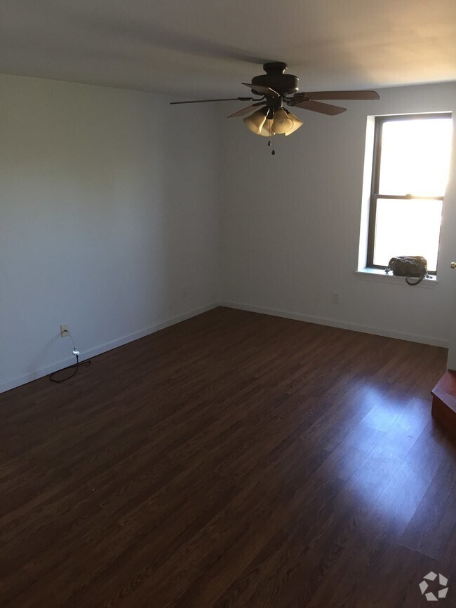 Apartments for Rent in 19148