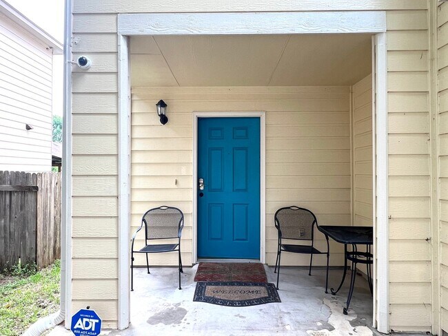 Building Photo - Two Stories, 3 Bedrooms and 2.5 Bathroom H...