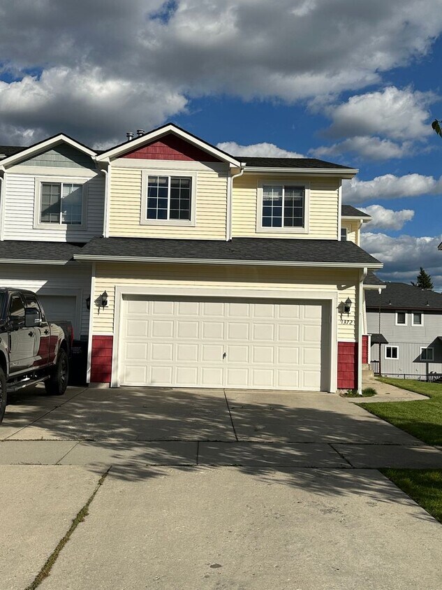 Primary Photo - Spacious Coeur d'Alene Townhouse