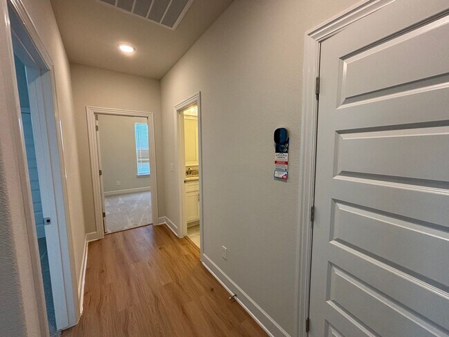 Building Photo - Brand New House!! Great Location!!