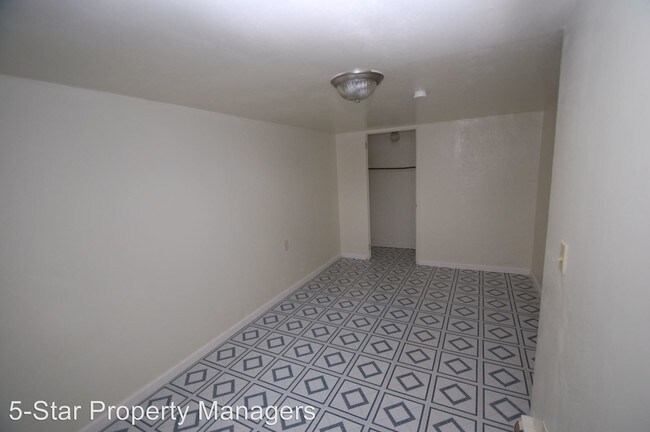 Building Photo - 430 Westwood Rd