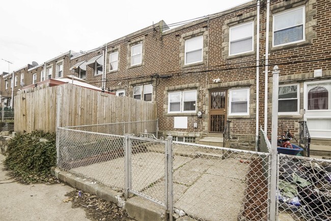 Building Photo - 5823 Newtown Ave