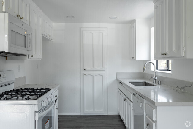 Cocinas renovadas - Charlmont Village Townhomes