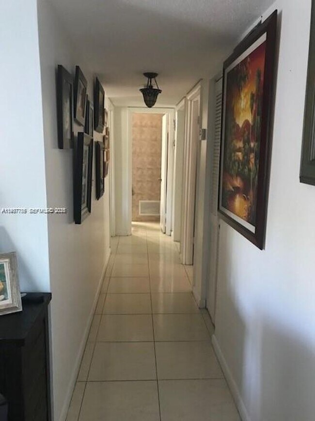 Foto del edificio - 10794 N Kendall Dr