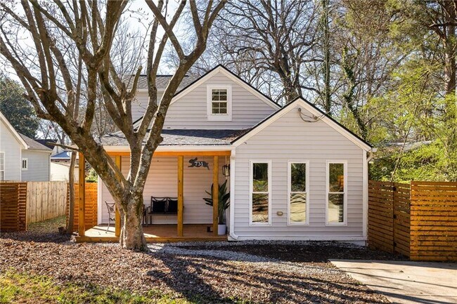 Building Photo - 731 Hobart Ave SE
