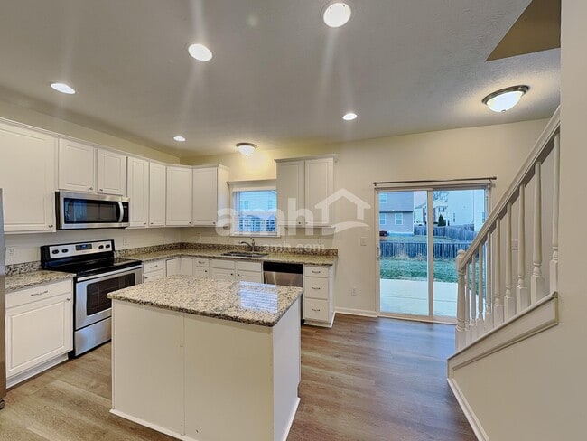 Building Photo - 524 Corbel Dr