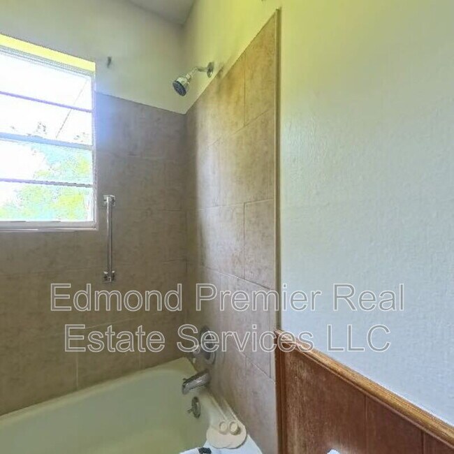 Foto del edificio - 706 NW 96th St