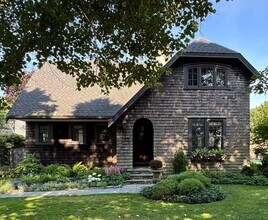 Building Photo - 68 Sachuest Way