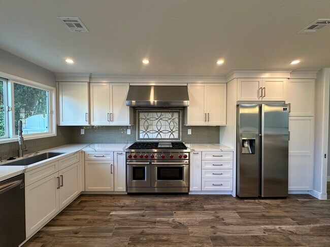 Foto del edificio - Stunning 4+3 pool home in Agoura Hills -Co...
