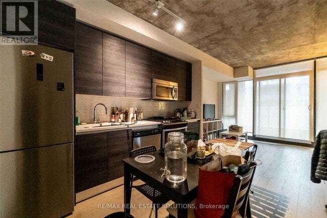 Photo du bâtiment - 111 Bathurst St