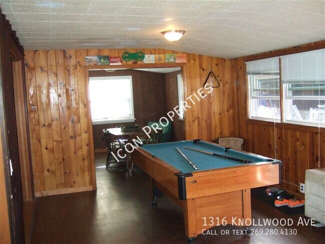 Building Photo - The Cabin