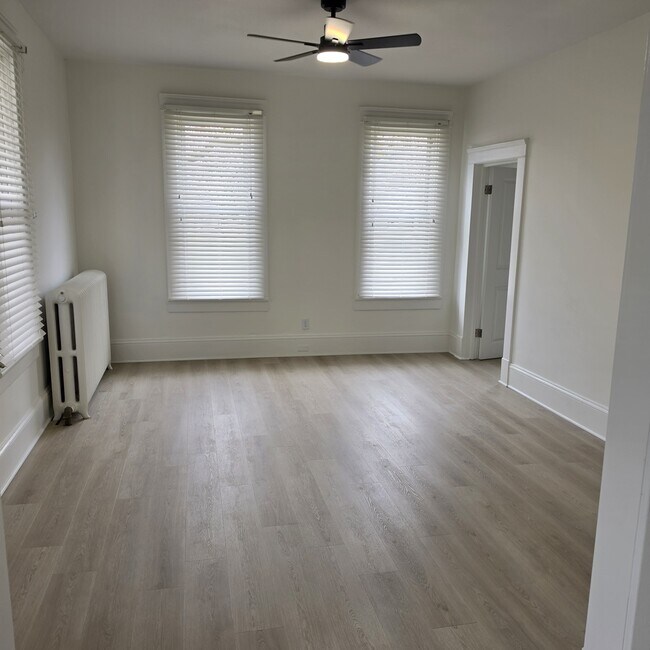 Foto del edificio - 1017 Putnam St