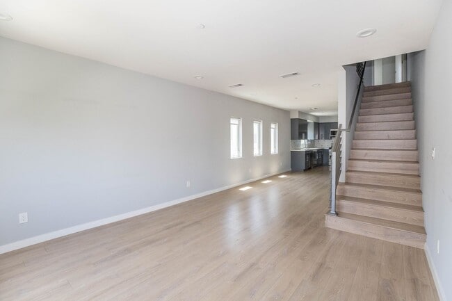 Building Photo - 1821 N Van Ness Ave