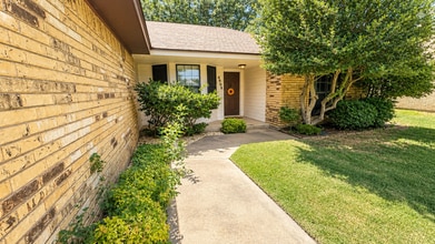 Building Photo - 4908 Bayberry Dr