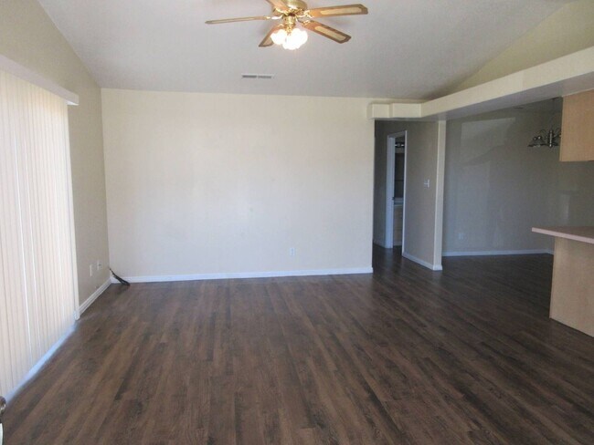 Foto del edificio - 3 bed, 2 bath Twin Home