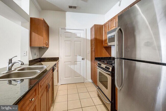 Building Photo - 12957 Centre Park Cir