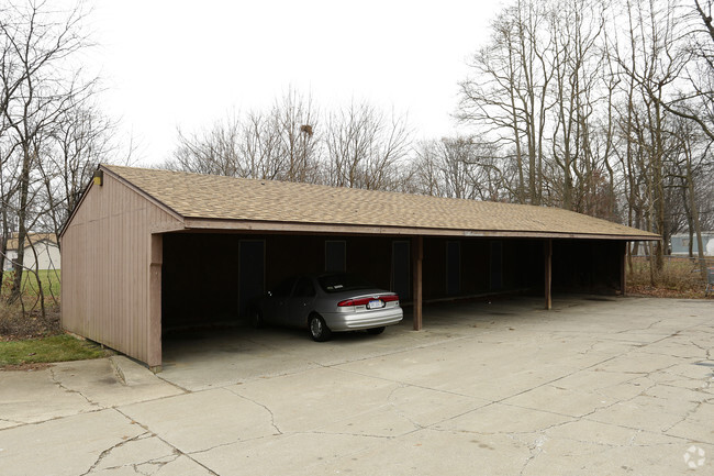 Parking Area - In The Pines Apartments