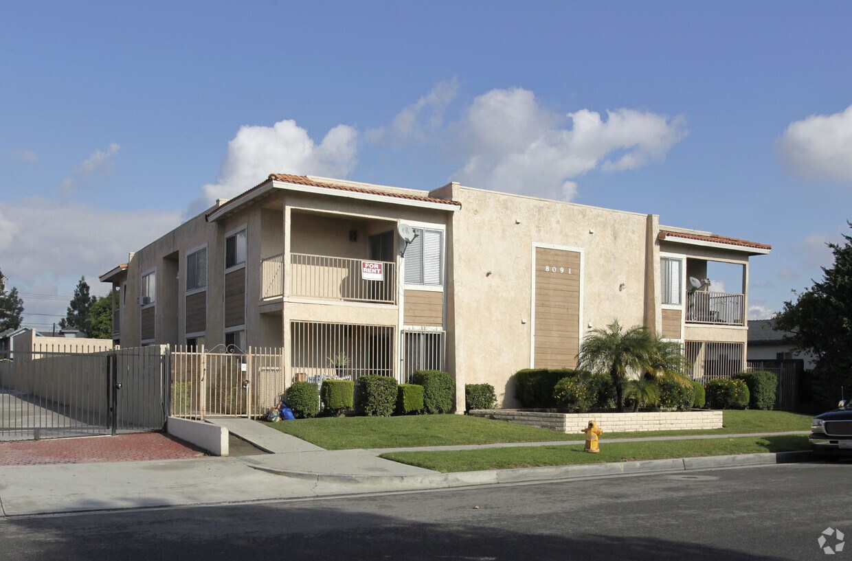 Foto principal - 8091 8th St