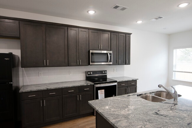 Building Photo - 2050 Peppermint Dr