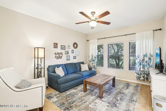 Foto del edificio - 604 Briar Way Ln