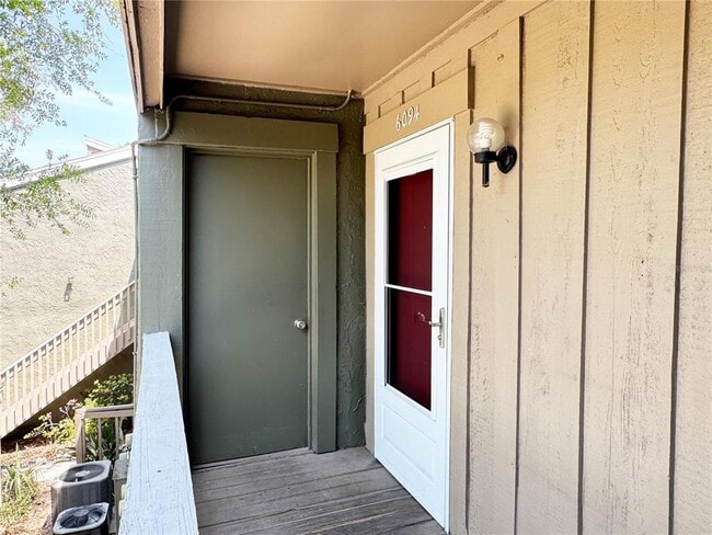 Building Photo - 6094 Peregrine Ave