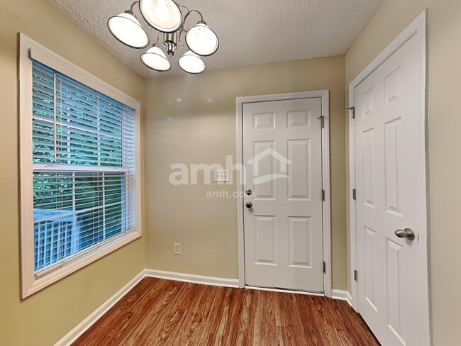 Building Photo - 803 Woodgreen Dr