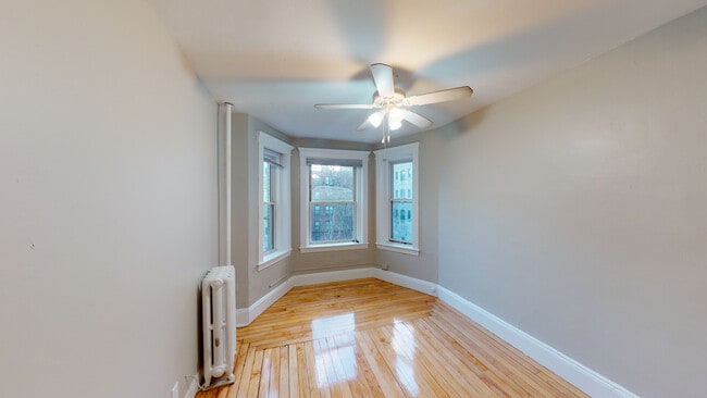 Foto del edificio - 56 Burbank St