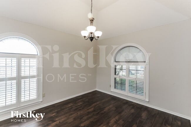 Building Photo - 1008 Micarta Dr