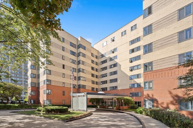 Foto del edificio - 5048 N Marine Dr